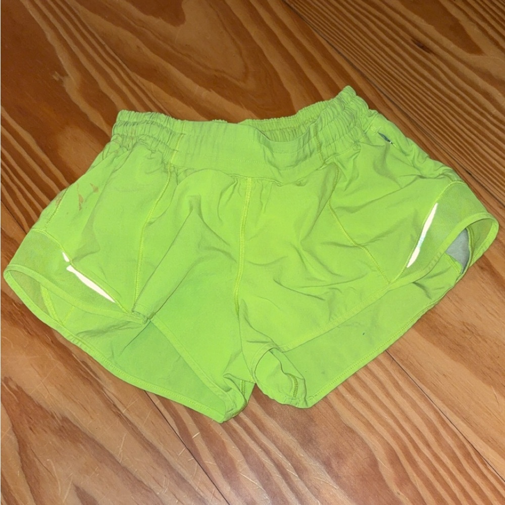 Lululemon Hotty Hot Low-Rise Lined Short 2.5